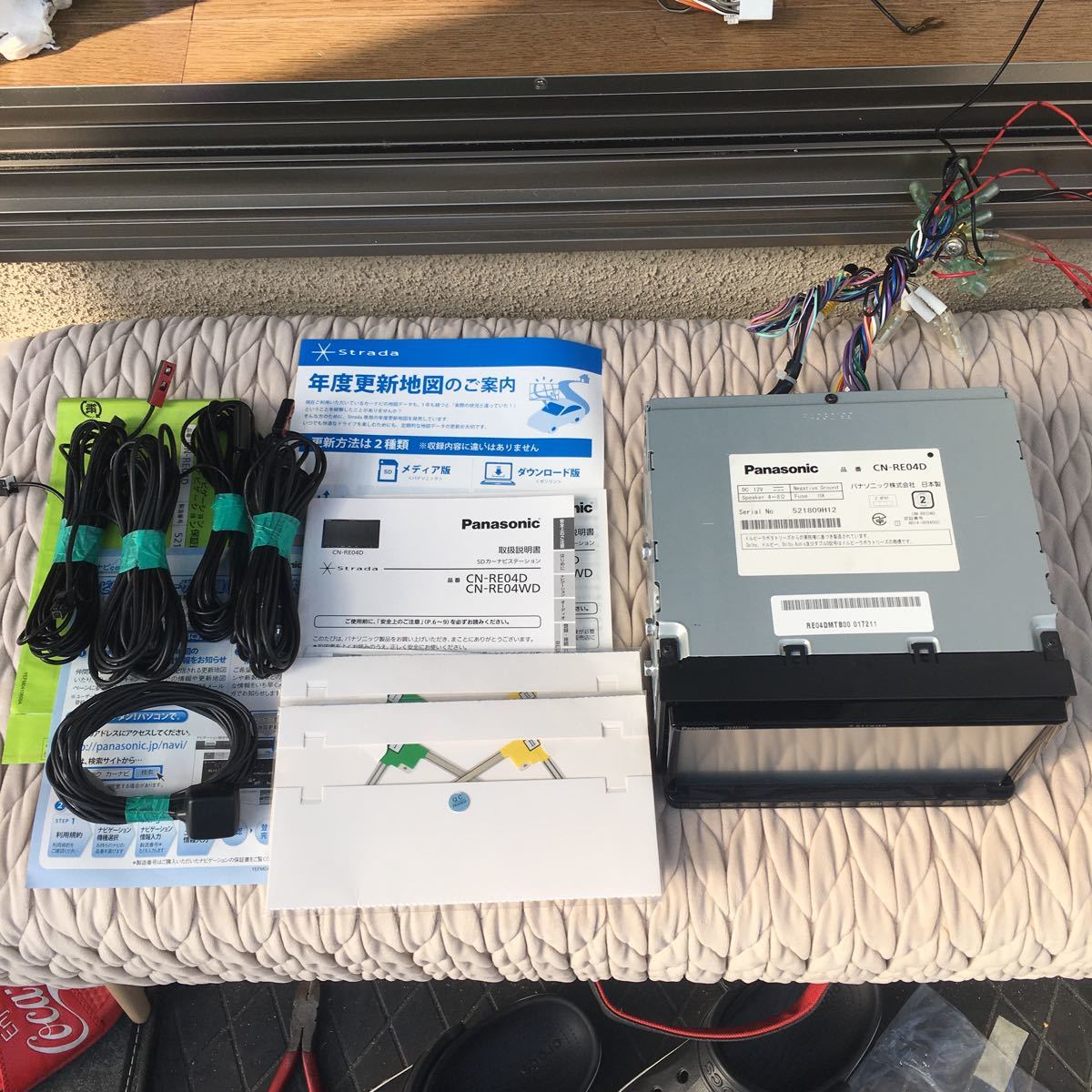 Panasonic メモリーナビ ストラーダ CN-RE04D 7インチ DVD SD