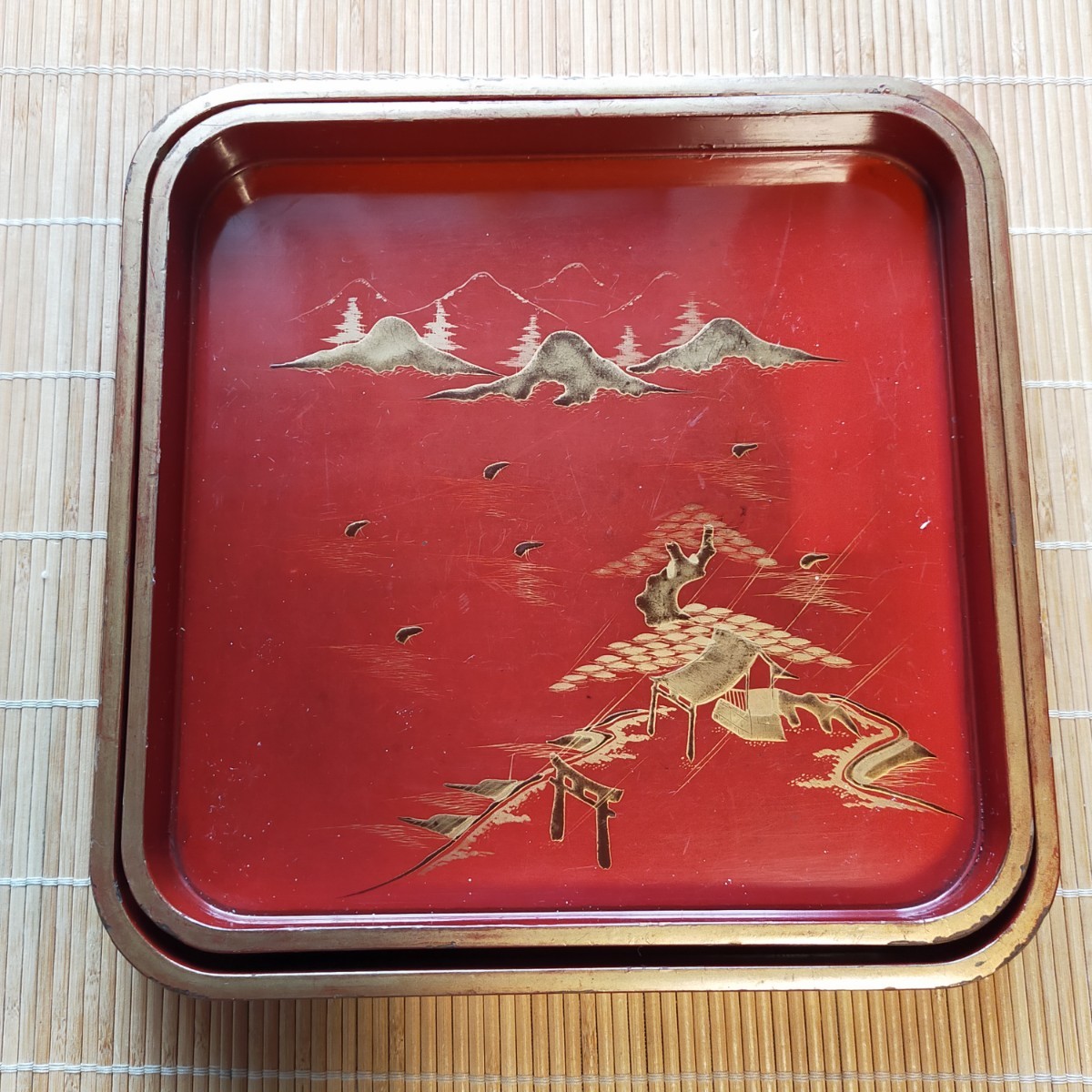 明治~昭和初期】本漆塗り 朱塗 蒔絵 角盆2枚セット 漆器|Yahoo 明治~昭和初期】本漆塗り 朱塗 蒔絵 角盆2枚セット 漆器|Yahoo