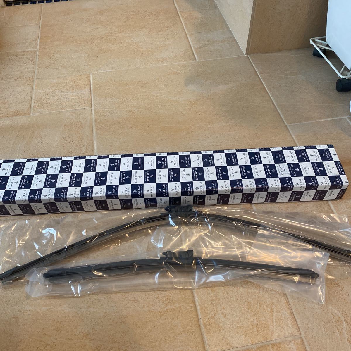 新品未使用 マセラティ純正 maserati ギブリ クワトロポルテ 右 新品未使用 マセラティ純正 maserati ギブリ クワトロポルテ 右