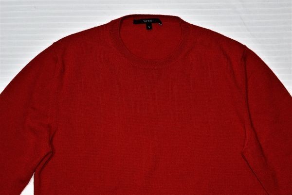 * Gucci * Logo embroidery . stylish * person ... attaching .. goods ... texture (fabric) . wonderful red color group cashmere 100%. having feeling of luxury sweater S/M