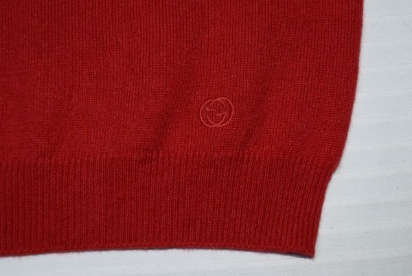 * Gucci * Logo embroidery . stylish * person ... attaching .. goods ... texture (fabric) . wonderful red color group cashmere 100%. having feeling of luxury sweater S/M