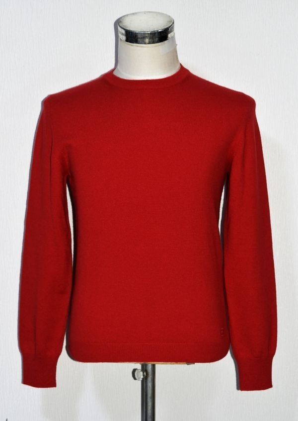 * Gucci * Logo embroidery . stylish * person ... attaching .. goods ... texture (fabric) . wonderful red color group cashmere 100%. having feeling of luxury sweater S/M