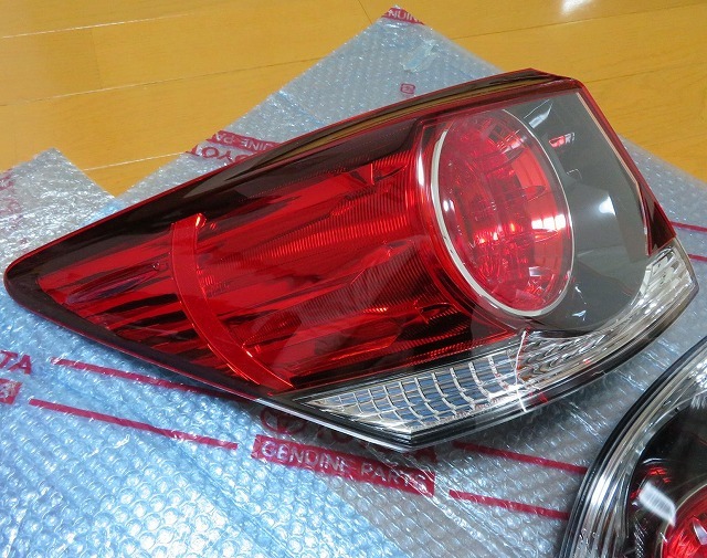美品 210 クラウン アスリート 後期 テールランプ 左右セット AWS210