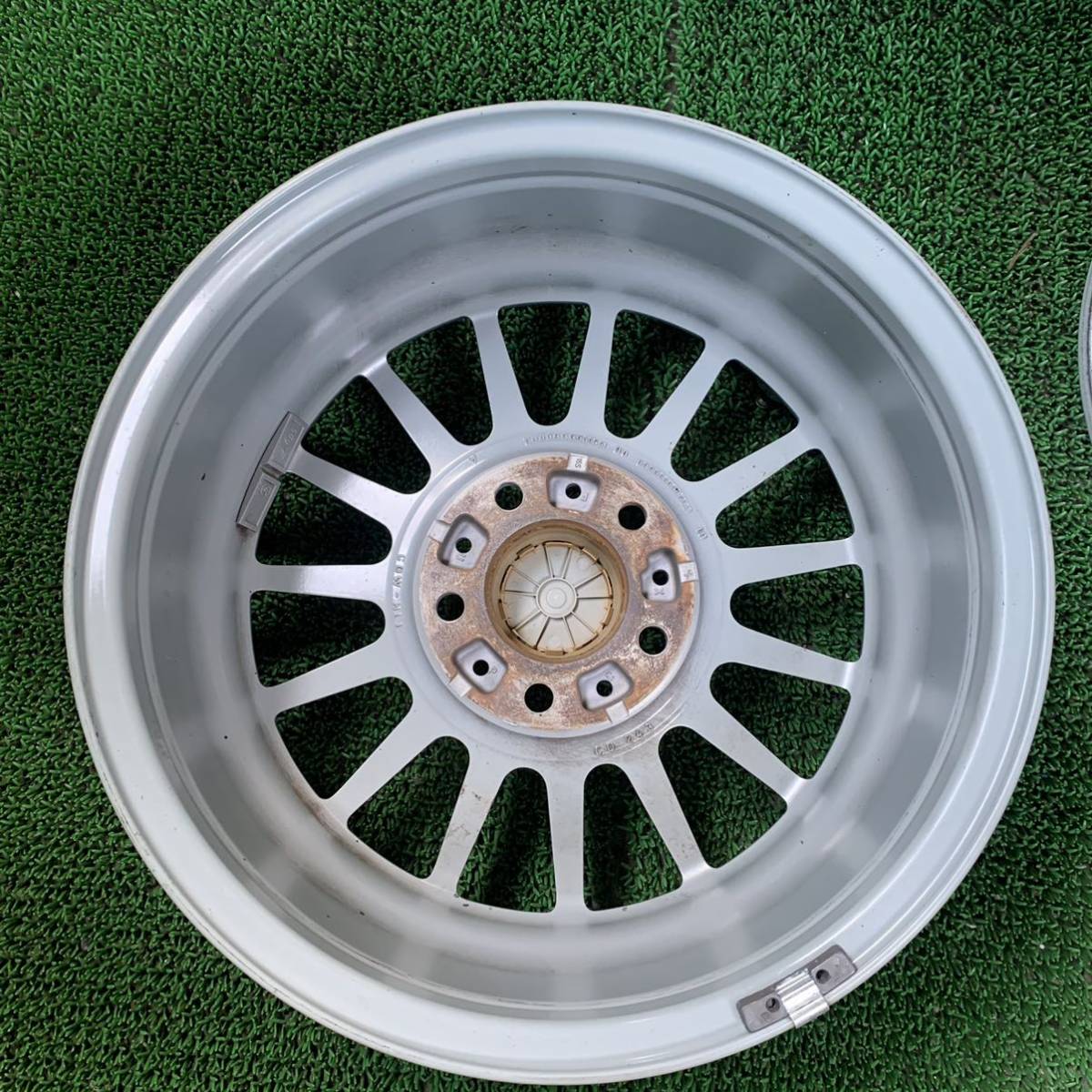 AA 422 【 BMW】16インチ 7J 5穴 120 +20 74mm ☆純正☆アルミホイール ◇美品 ◇5シリーズ /ツーリング 純正戻し等(A 205)_画像6