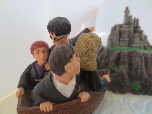  letter pack post service shipping Harry Potter snow dome height 9.5. width 15.