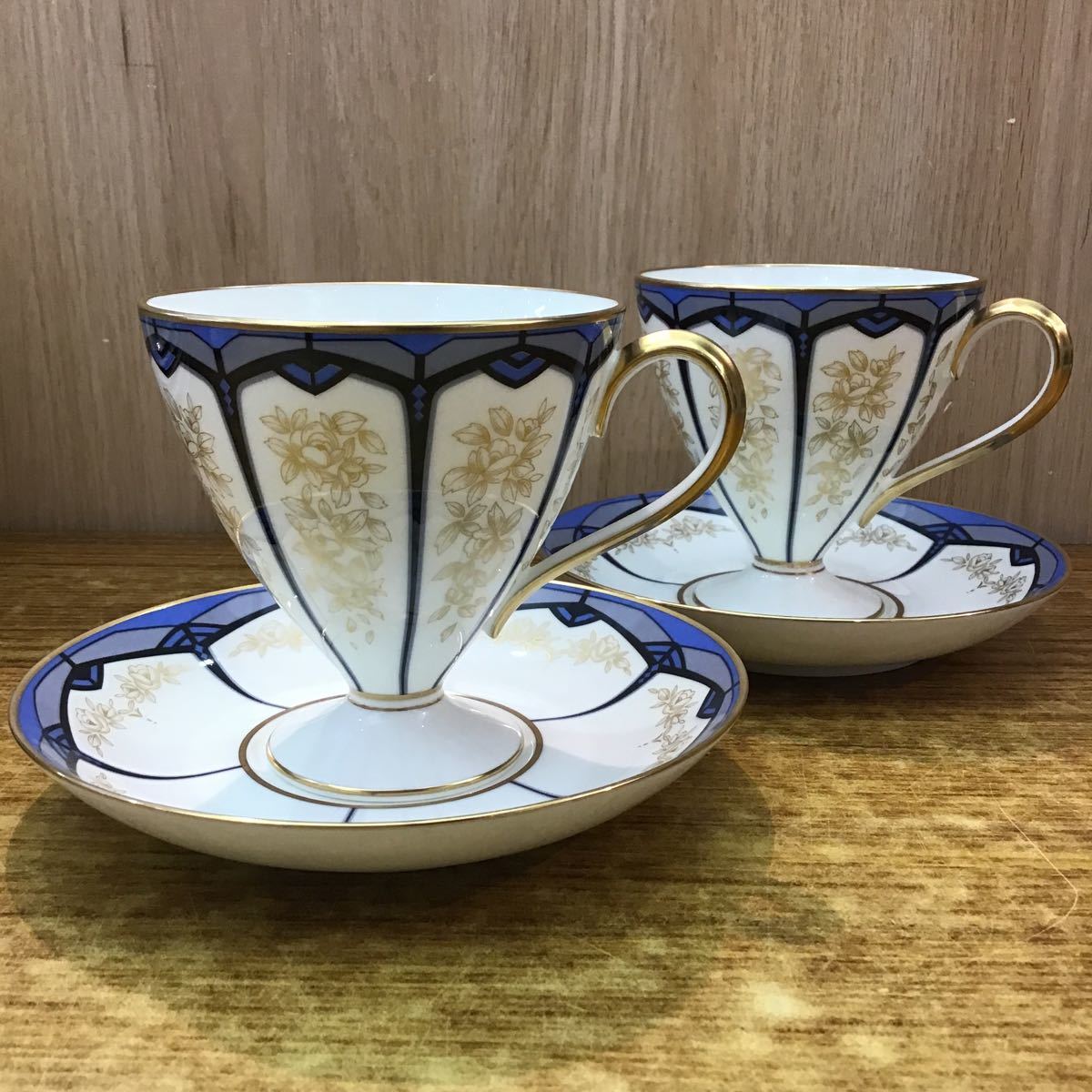 【Noritake】美品★ノリタケ ボーンチャイナ カップ&ソーサー 2客セット ホワイト×ブルー アンティーク調 ティー コーヒー マグ 洋食器_画像1