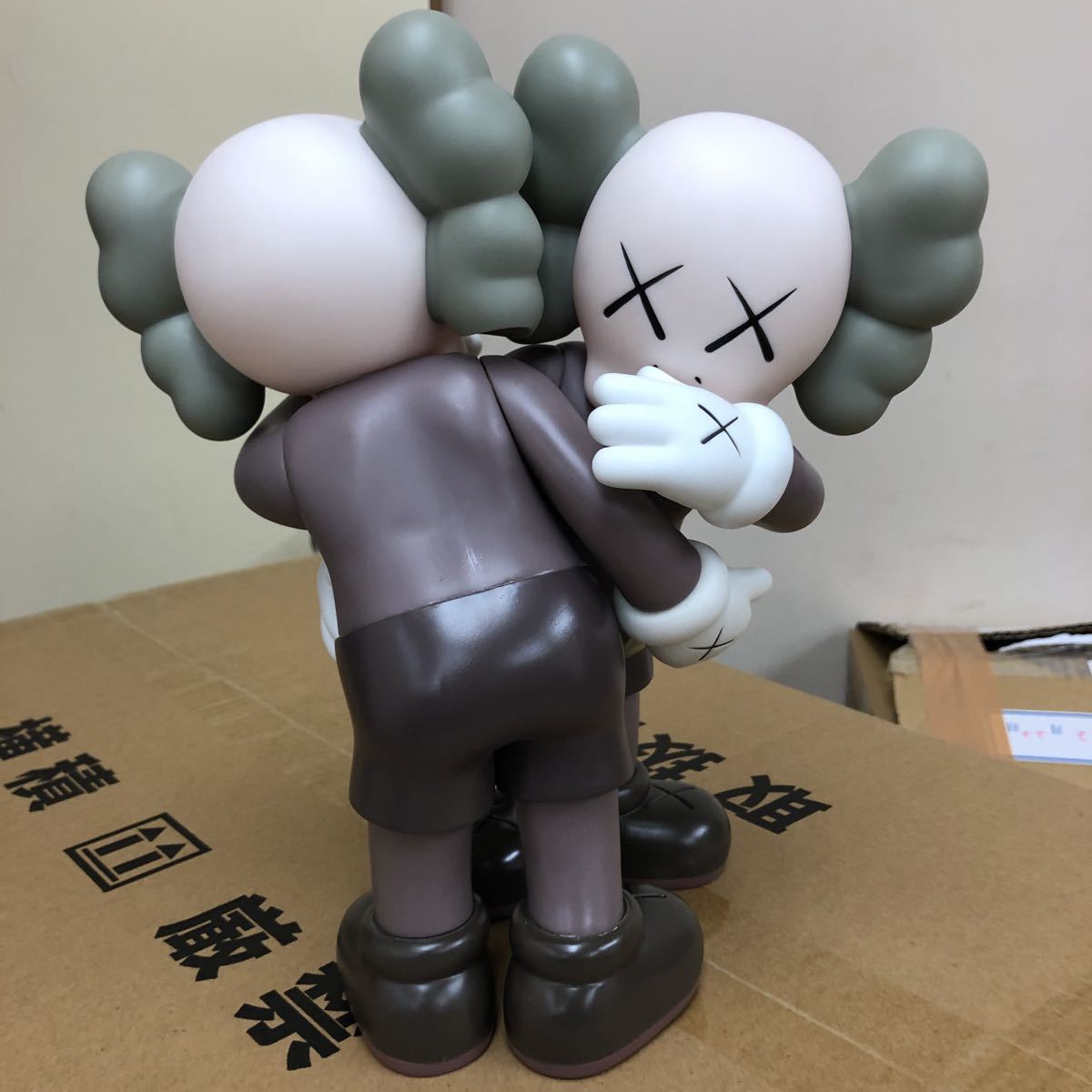 ヤフオク! - 未展示品KAWS TOGETHER フィギュアブラウン