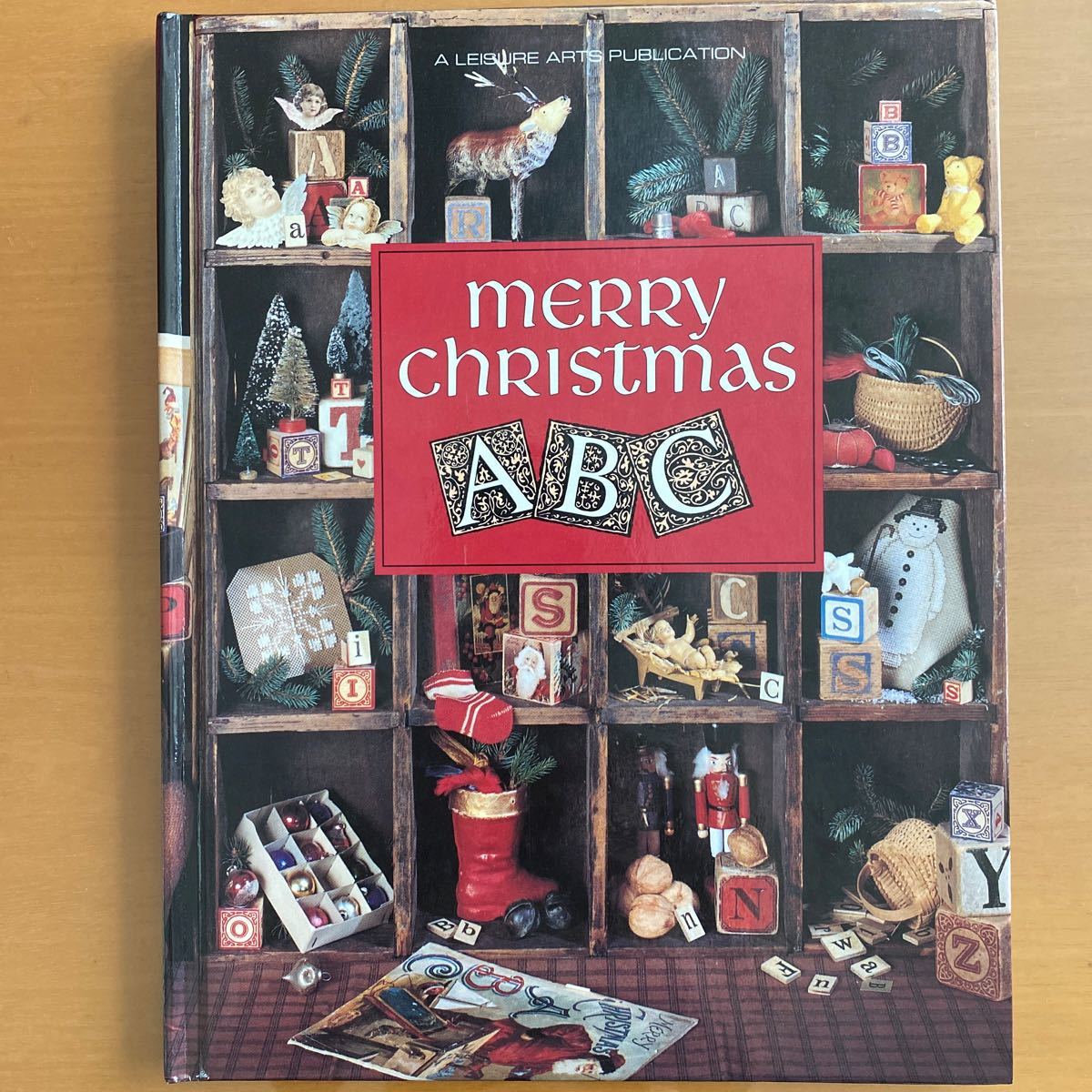 merry Christmas ABCクロスステッチ図案集（洋書ハードカバー）