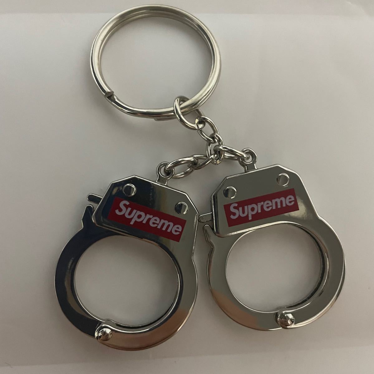 買い取り supreme Handcuffs Keychain 新品未開封 ecousarecycling.com