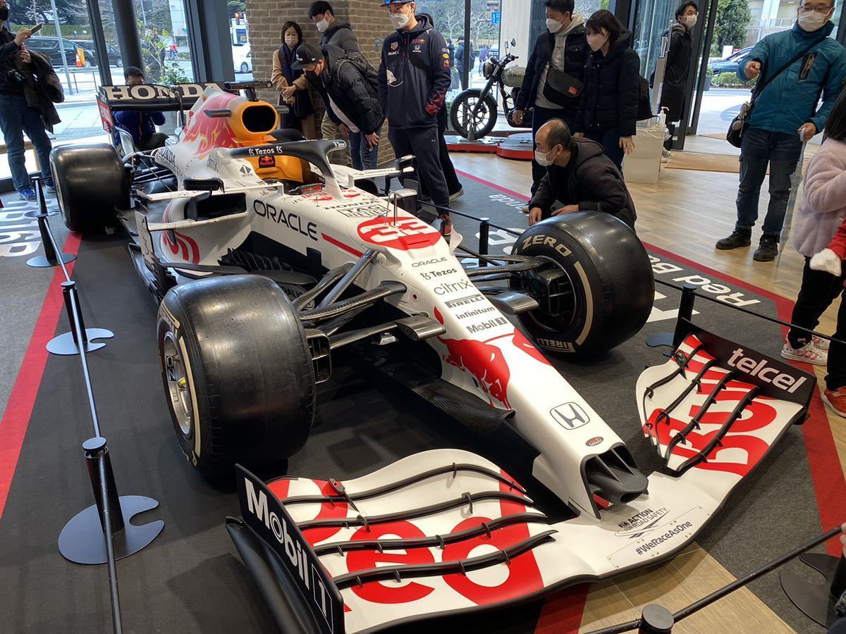 スパーク 1/18 レッドブルレーシング ホンダ RB16B No.33 レッドブル