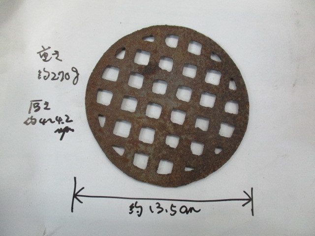 錆びてる鋳物の格子の丸い網　１３．５ｃｍ_画像2