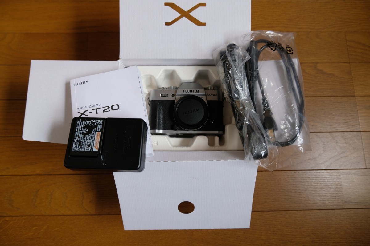 超特価SALE開催!】 ☆富士フィルム Fujifilm X-T20☆美品 - ミラー 【値下げ品】 FUJIFILM x-t20 バッテリー付き ショルダーストラップ X-T20 デジタルカメラ