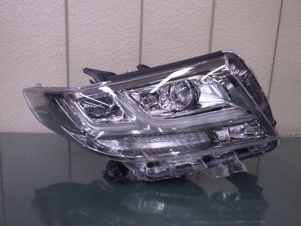 スーパーセール】 LED トヨタ純正 アルファード 81110 30アルファード