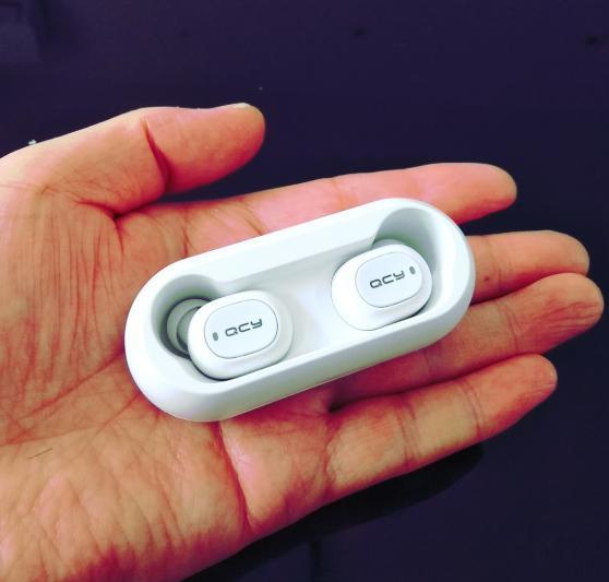 ☆最安値 QCY ワイヤレスイヤホン Bluetooth 5.0 ヘッドセット 自動ペアリング Hi-Fi 高音質 収納ケース 小型 軽量 iPhone Android _画像9