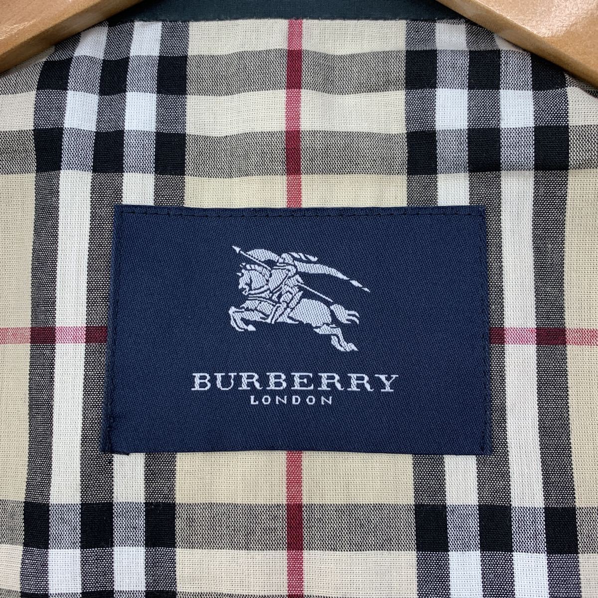 バーバリー ロンドン ☆ BURBERRY スペイン製 ナイロン ジャケット コーチジャケット ブラック 裏 ノバチェック 38 ブランド品格◎■AB182_画像8