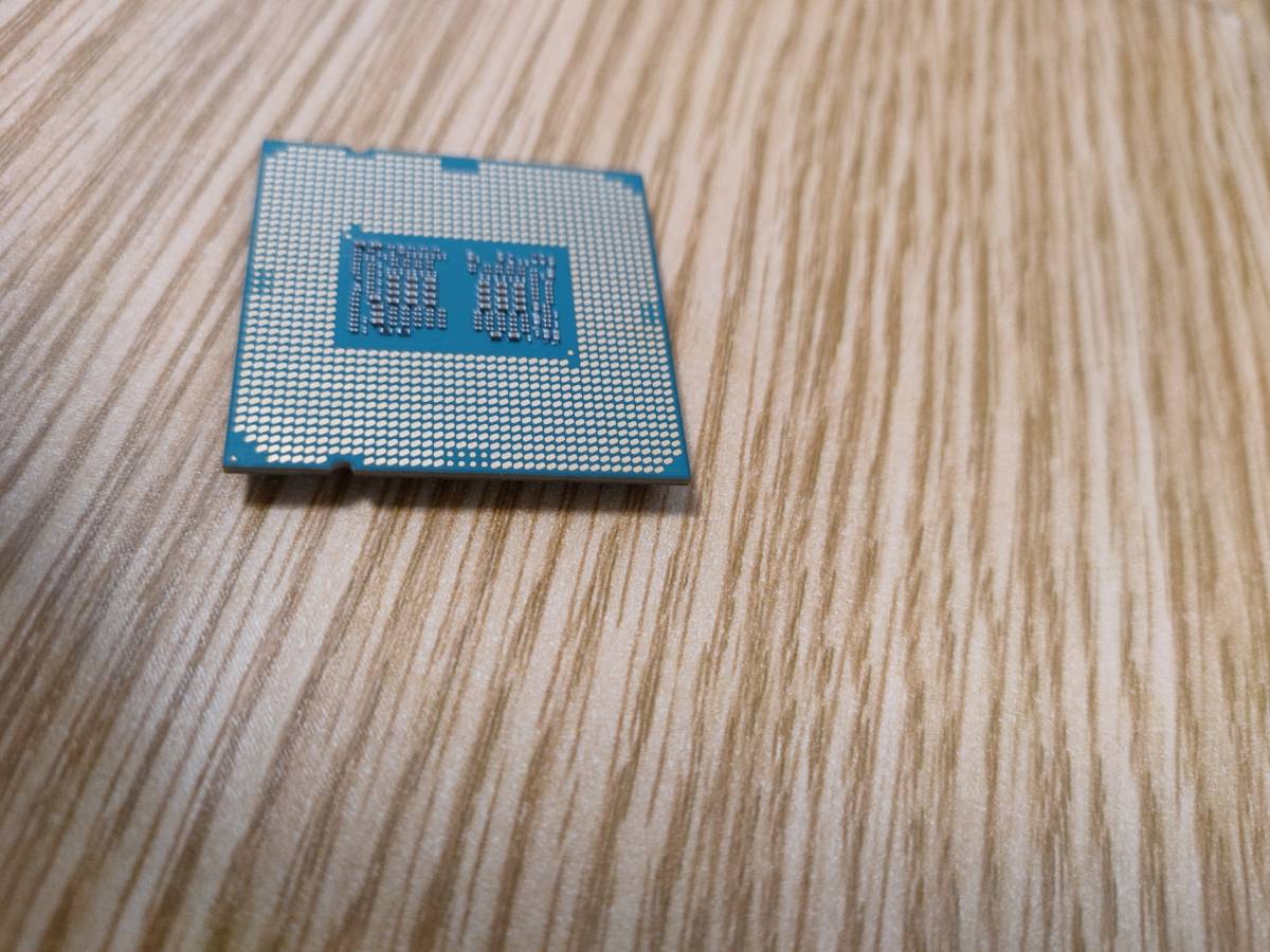 【ジャンク品】【1円】Intel Core i5 10600K LGA1200 動作未確認品_右斜から