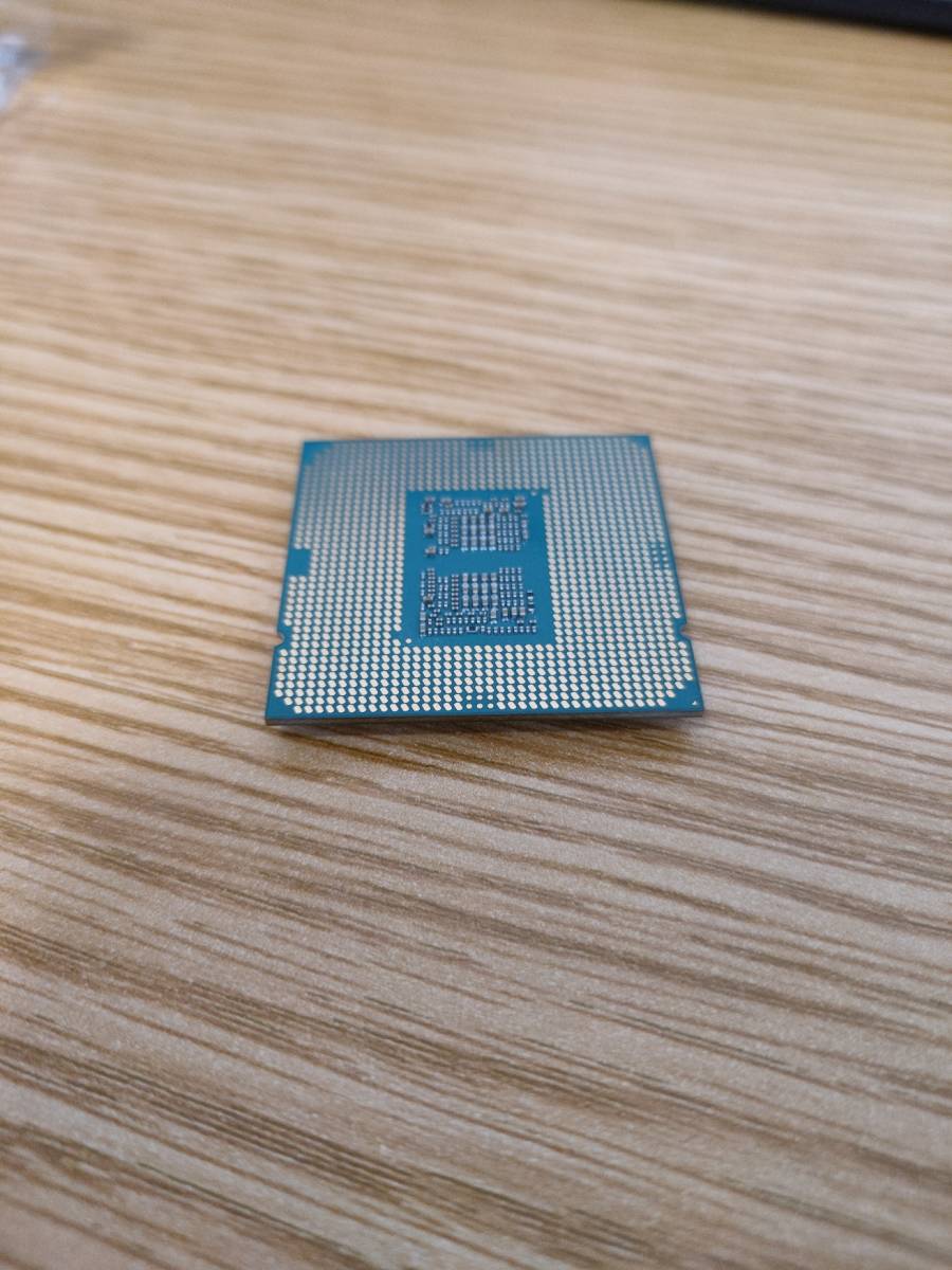 【ジャンク品】【1円】Intel Core i5 10600K LGA1200 動作未確認品_斜め上から