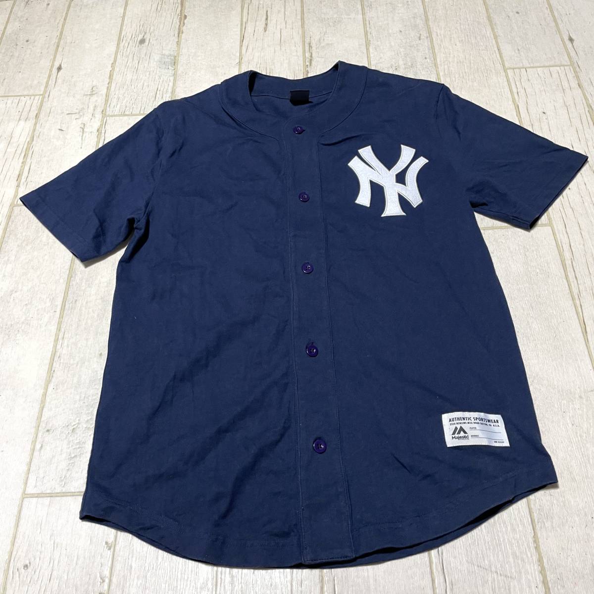 S-6　Majestic！NYヤンキース（刺しゅう）ベースボールシャツ サイズ XL_画像1