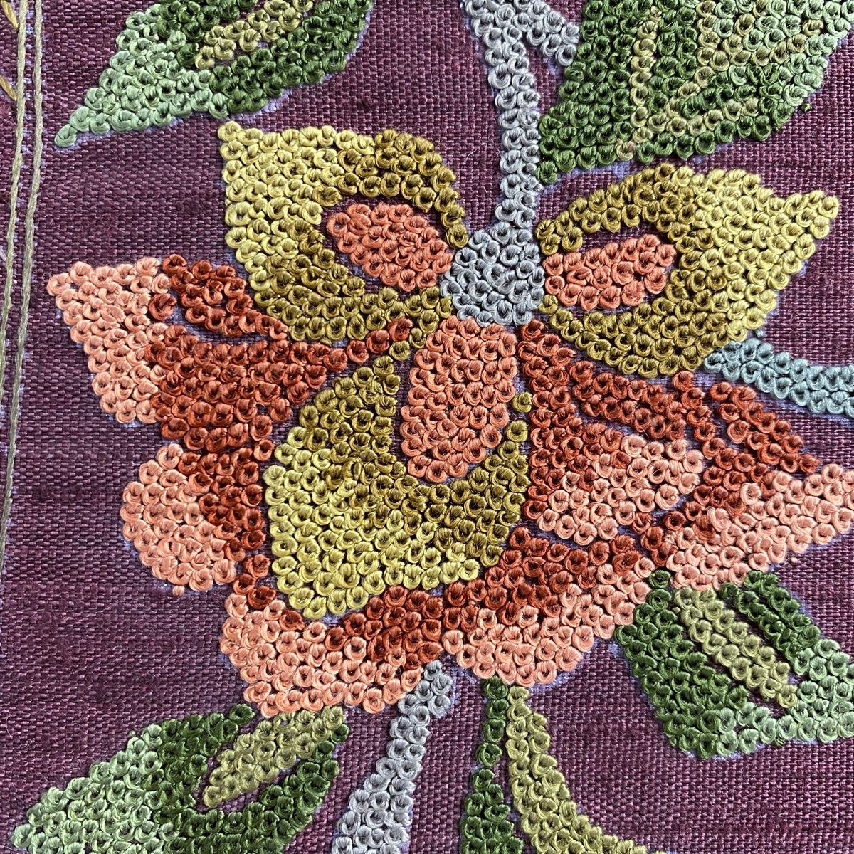 袋帯 美品 名品 紬地 花唐草 汕頭刺繍 相良刺繍 茶色 お太鼓柄 正絹