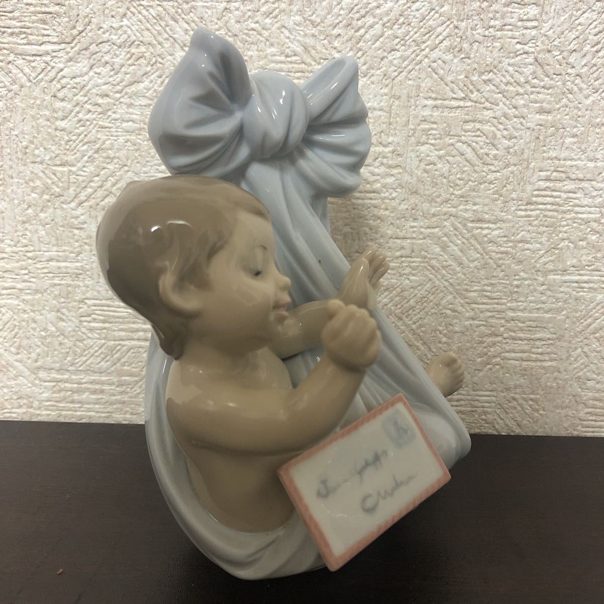 k03 【1円〜】リヤドロ LLADRO 陶器人形 赤ちゃん ベッド リボン _画像6