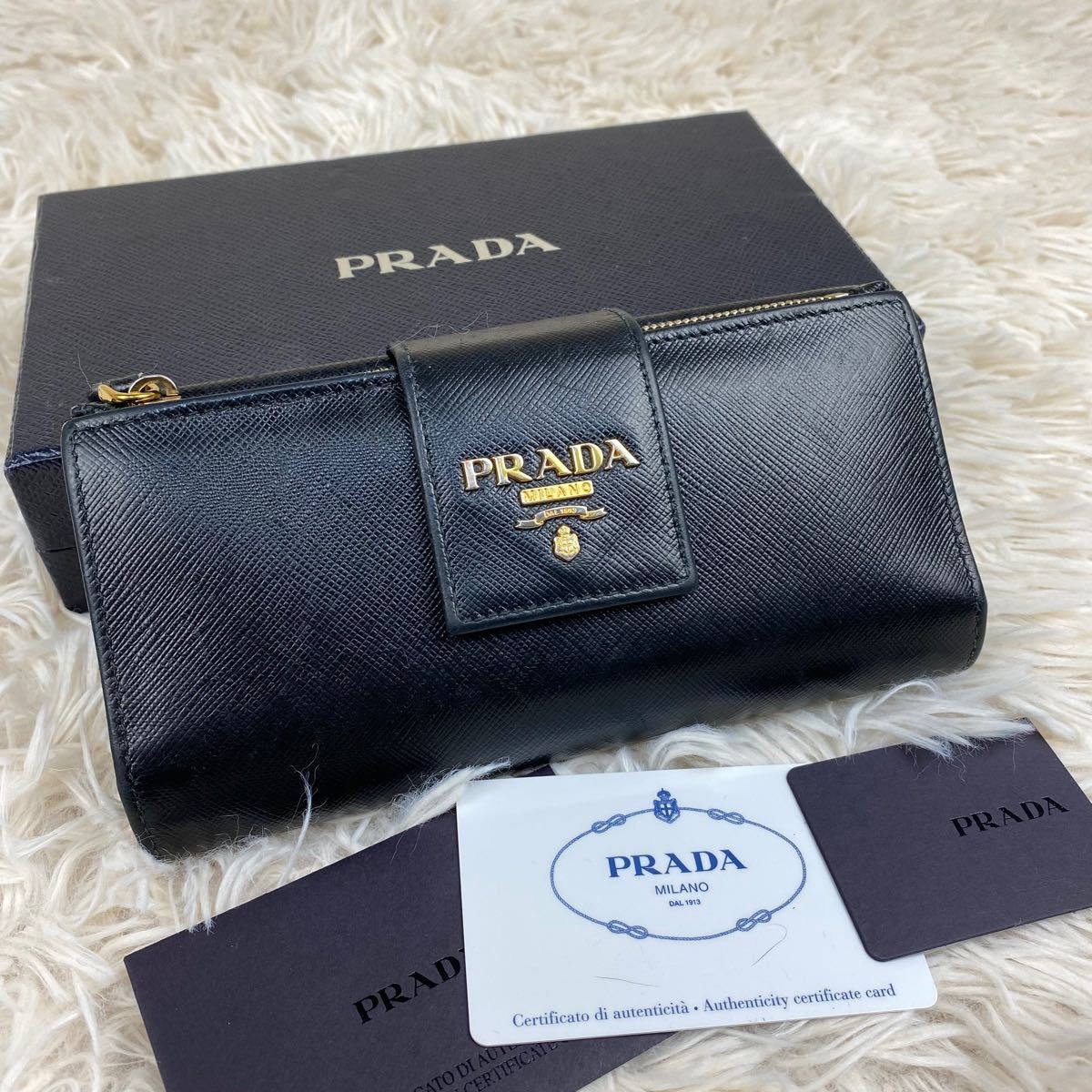 【極美品・箱付き】PRADA 長財布 サフィアーノレザー ブランドロゴ 黒色