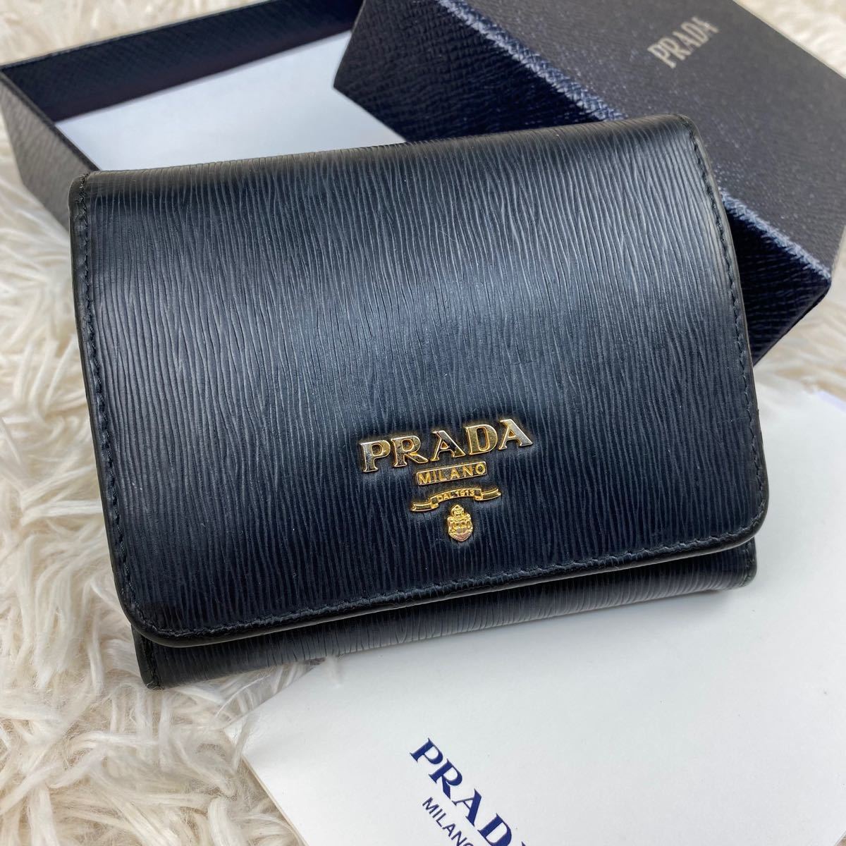 【美品・購入証明書付き】PRADA 折り財布 サフィアーノレザー ブランドロゴ