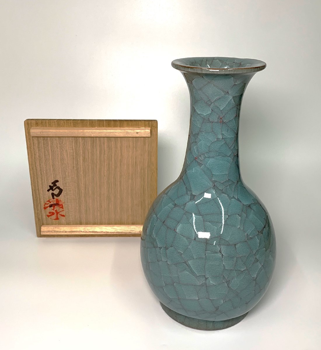 人間国宝 清水卯一 作 青瓷 花瓶 高さ約25.5cm 共布 共箱 Yahoo!オークション - 【人間国宝 清水卯一】作 青瓷花瓶 青磁