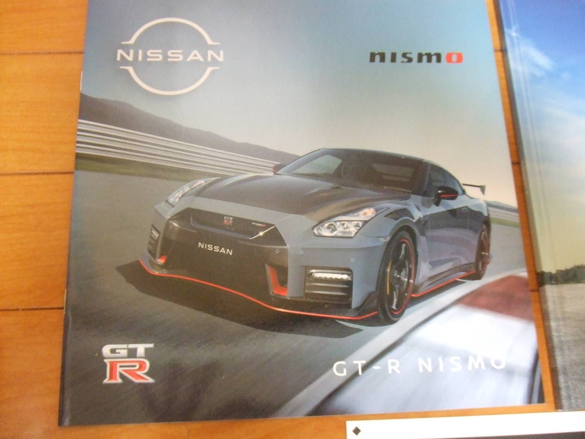 NISSAN 新型 GTR R35 最新版カタログ 2021年10月 2022 NISSAN GT-R