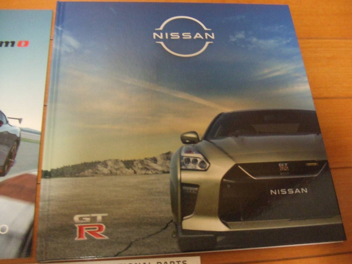 NISSAN 新型 GTR R35 最新版カタログ 2021年10月 2022 NISSAN GT-R