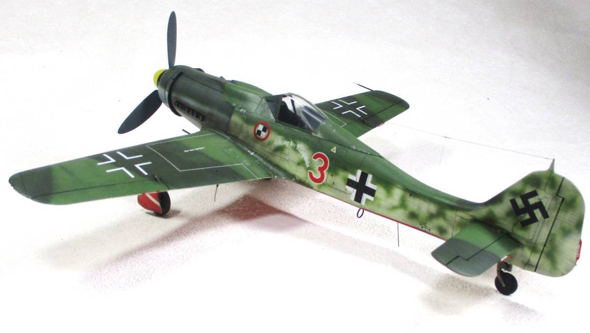 ドイツ空軍 　フォッケウルフ　ＦＷ１９０Ｄ－９　ＪＶ４４ RED3　ハセガワ1/３２完成品 _画像4