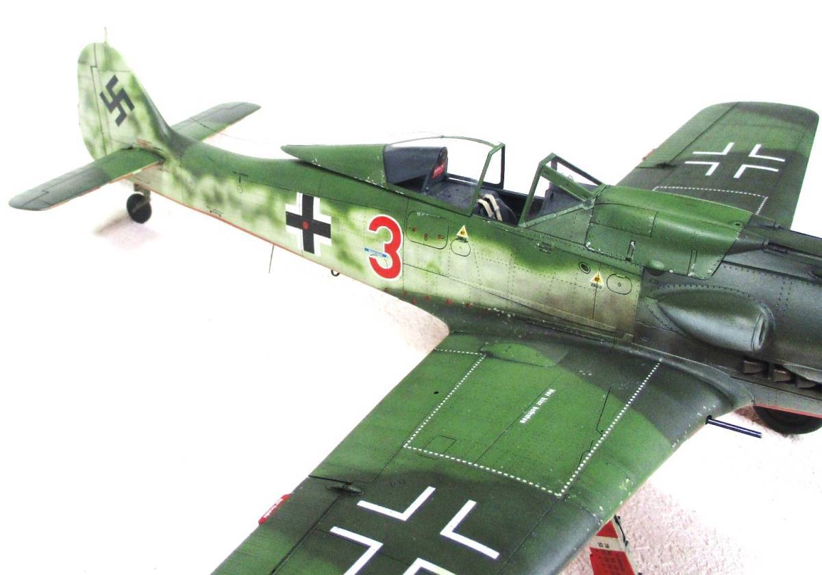 ドイツ空軍 　フォッケウルフ　ＦＷ１９０Ｄ－９　ＪＶ４４ RED3　ハセガワ1/３２完成品 _画像6