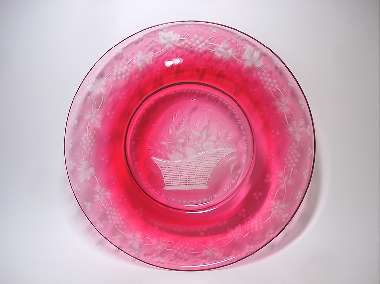 本物保証 19世紀ヴィクトリアン期 葡萄花籠図彫 金赤ガラス飾皿