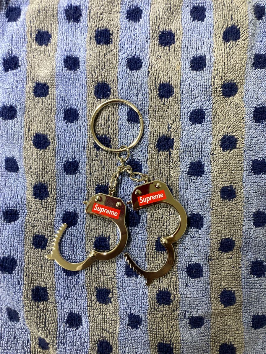 Supreme Handcuffs Keychain シュプリーム キーホルダー