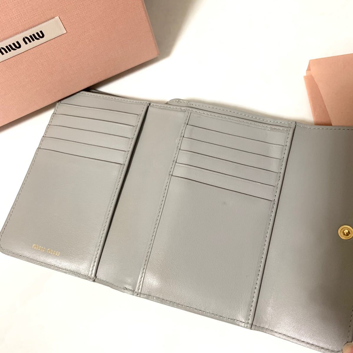 限定特価】 美品 miumiu ミュウミュウ リボン グレー 財布 - その他 ...