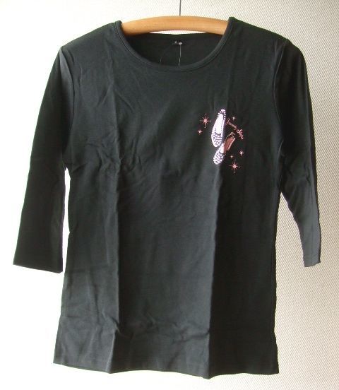 レディース新品B086■Mサイズ■ビジュー付き七分袖丈カットソーTシャツ黒色_画像1
