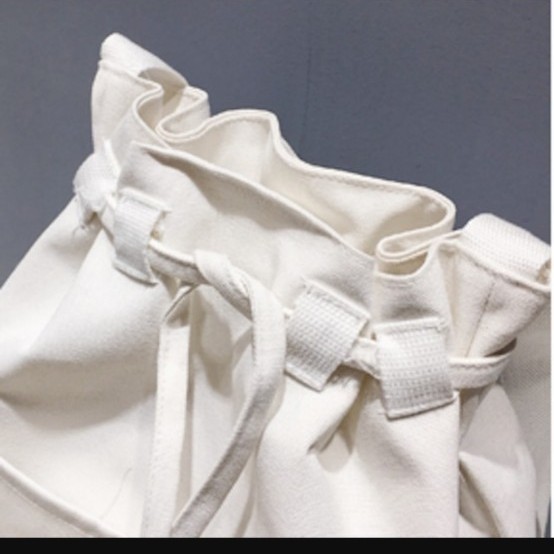 トートバッグ 巾着 トート バッグ 韓国 ホワイト 白 ロゴ ショルダー 新品 巾着トート 巾着バッグ ショルダーバッグ