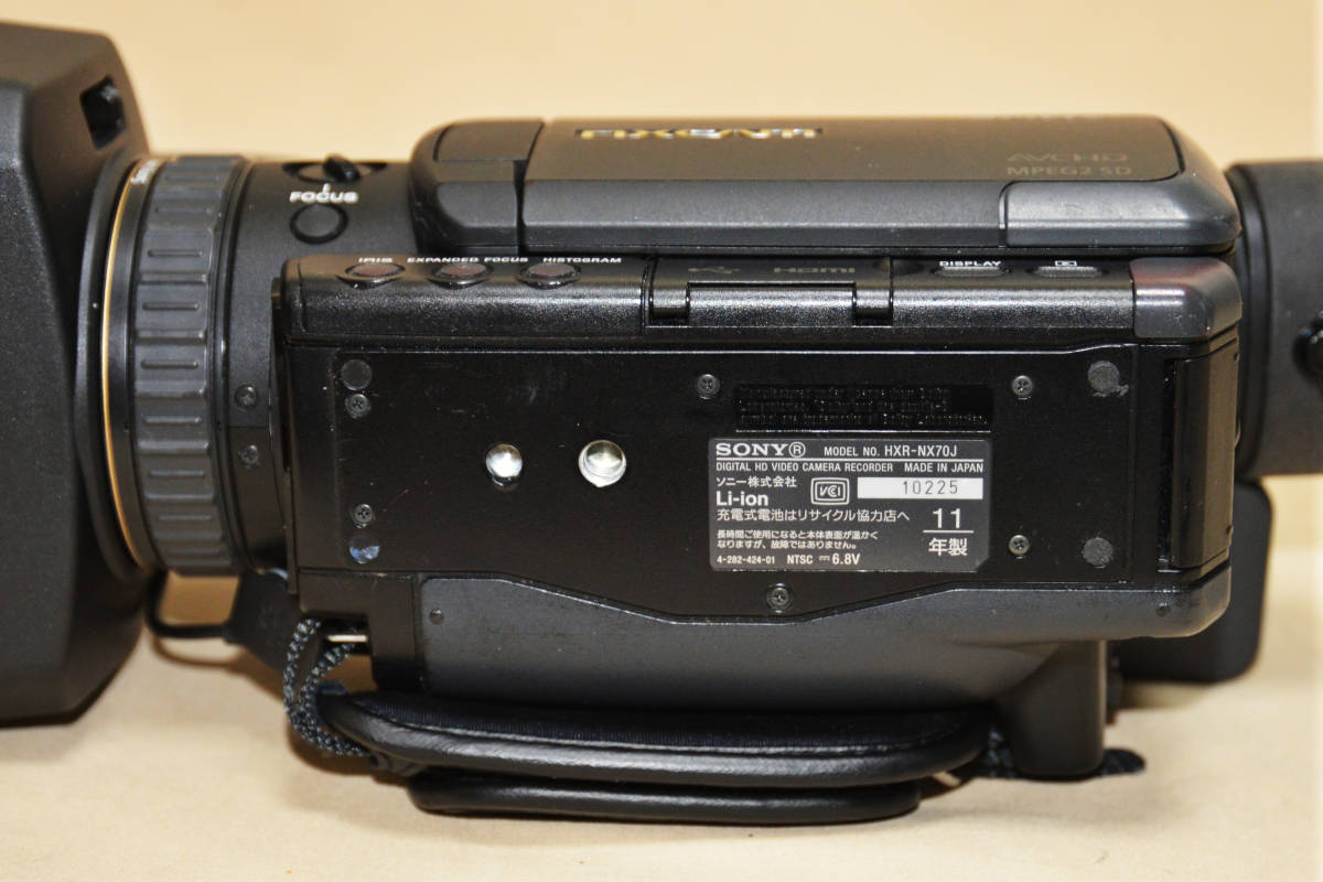 SONY業務用小型・軽量ハイビションビデオカメラHXR-NX70Jと付属品一式_画像8