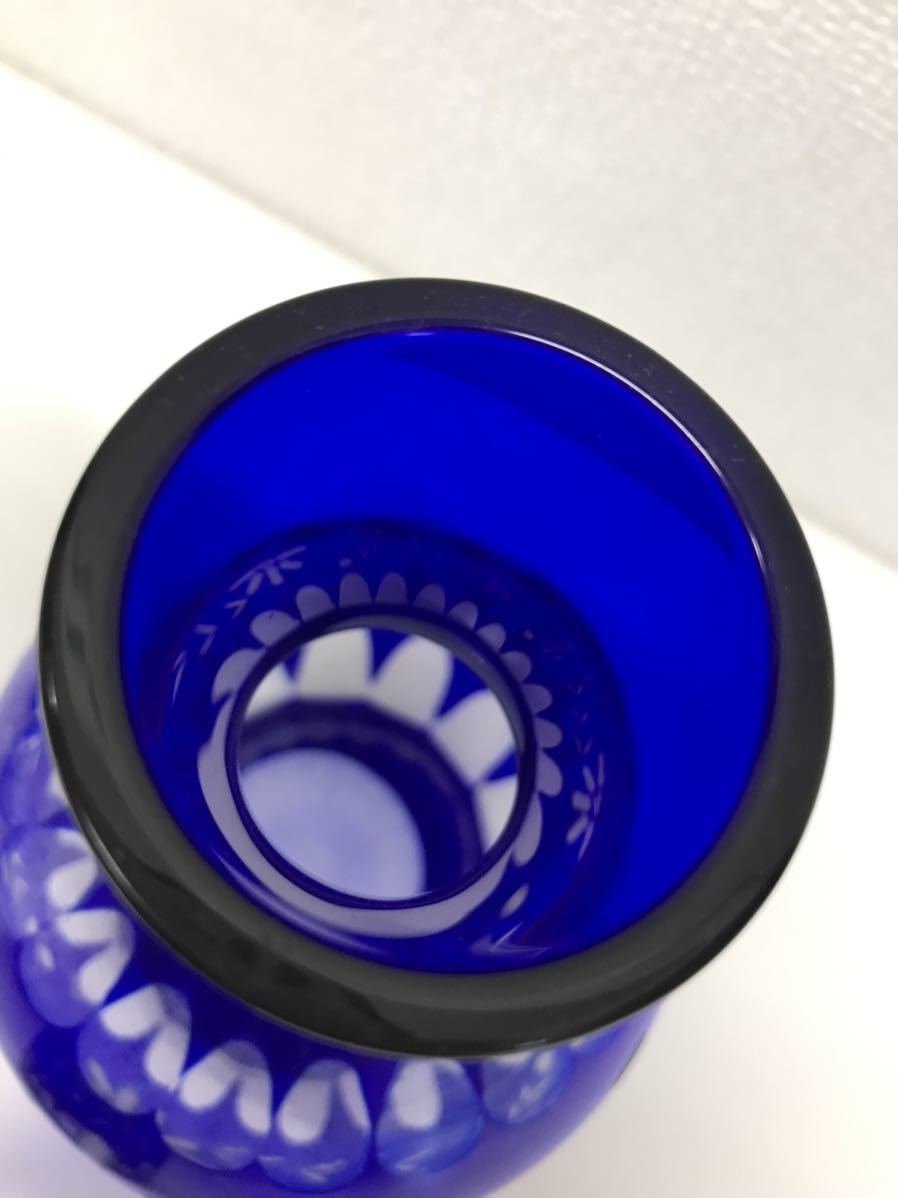 refle0 【切子】水差し 花模様 冠水瓶 青被せ 藍 硝子 工芸 切子グラス_画像3