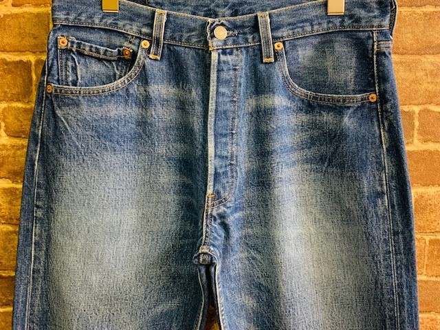 ★2000年8月/USA製！ヴィンテージリーバイス.鬼ヒゲ.Levi's501.色落ち◎.ユーズドデニム.W33.古着.アメリカ製.Vintage.バイカーラギッド/27