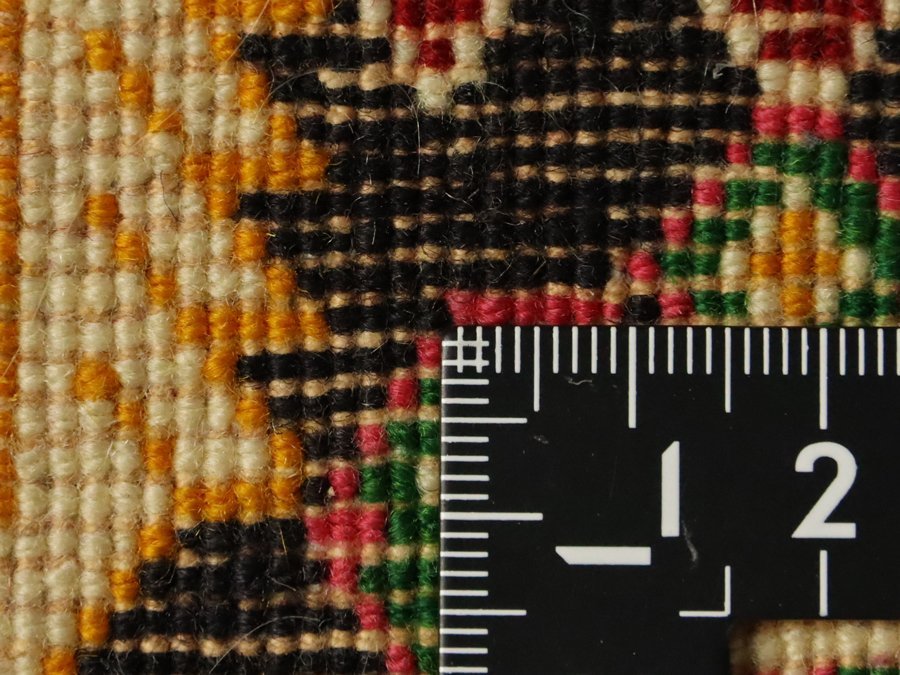 【魁】最高級ペルシャ絨毯 タブリーズ産 ウール 手織り絨毯 65×62㎝ 厚さ1㎝ 約64万ノット 良作 品質保証品 希少形状作品_画像10