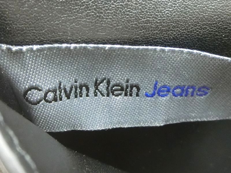 ●A-797●カルバンクラインジーンズ 長財布 二つ折り ブラック 札入れ カード入れ レザー CalvinKlein Jeans　中古_画像9