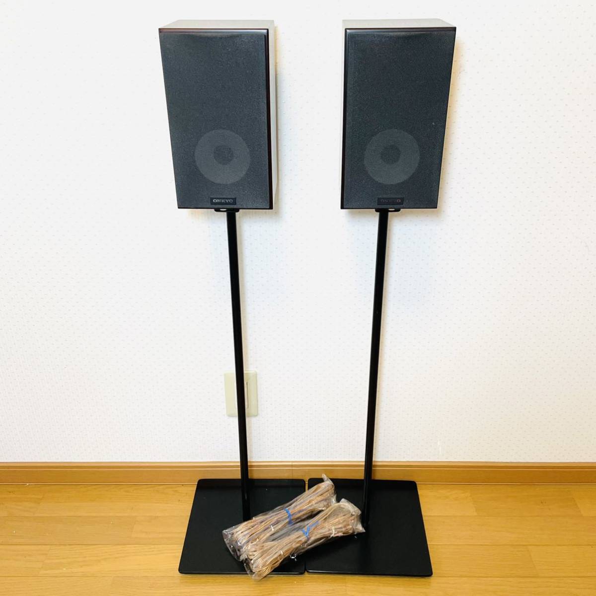 美品】ONKYO オンキョー D-309M 2本 サラウンドスピーカー スタンド付