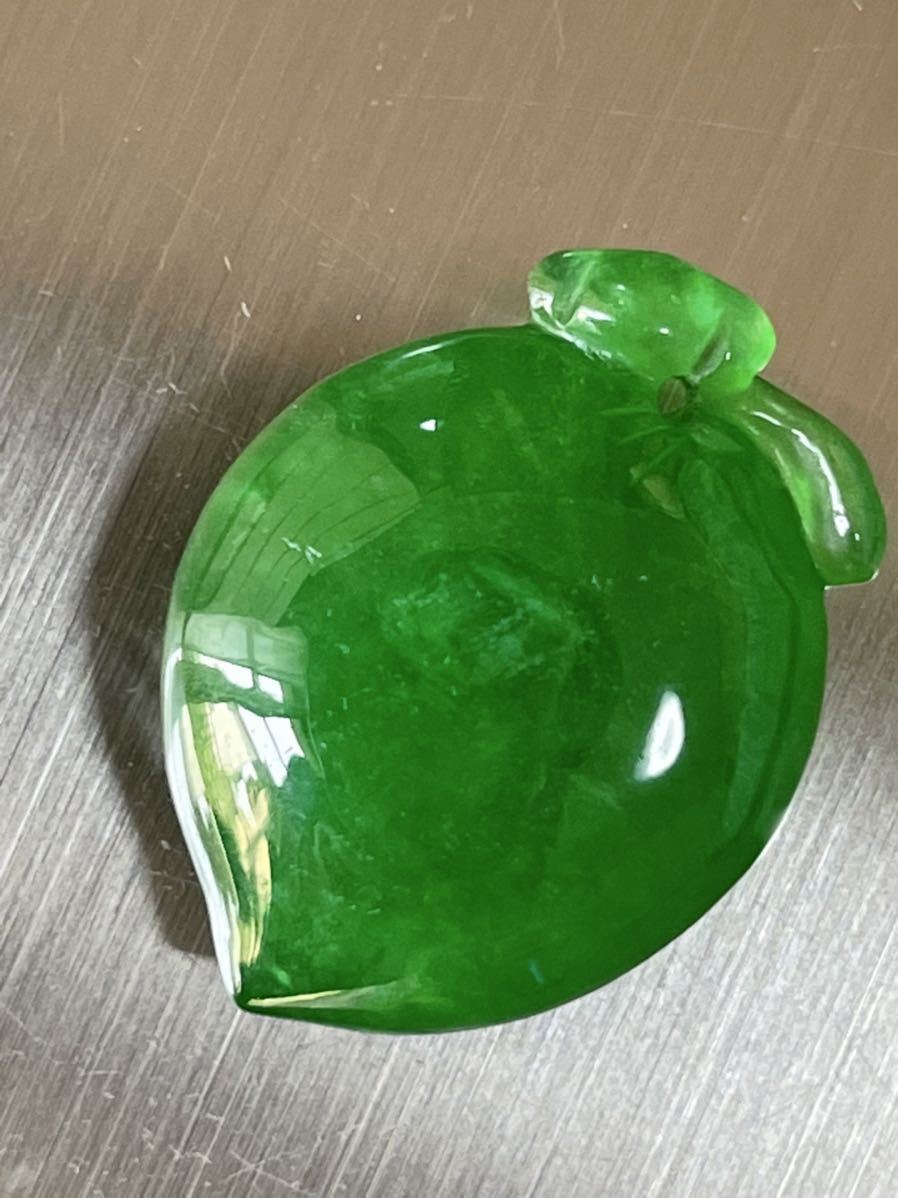  natural .. ice JadaToys ito.. shape ... pendant beautiful green color weight 61.5ct