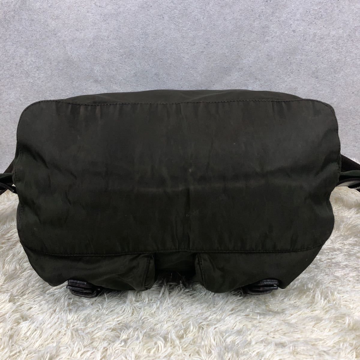 PRADA プラダ ナイロンリュックサック バックパック カーキ色 PRADA プラダ ナイロンリュックサック バックパック カーキ色