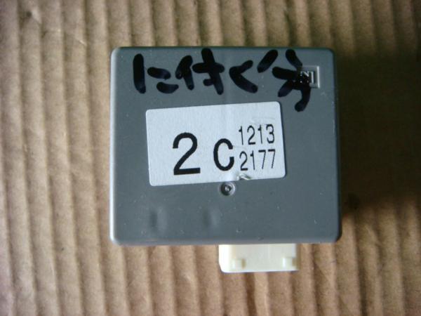Y【2436】平成24年式 　NCP141　 ポルテ 　081-0D2D　　シフトゲートに付くコンピューター　棚Y13_画像1