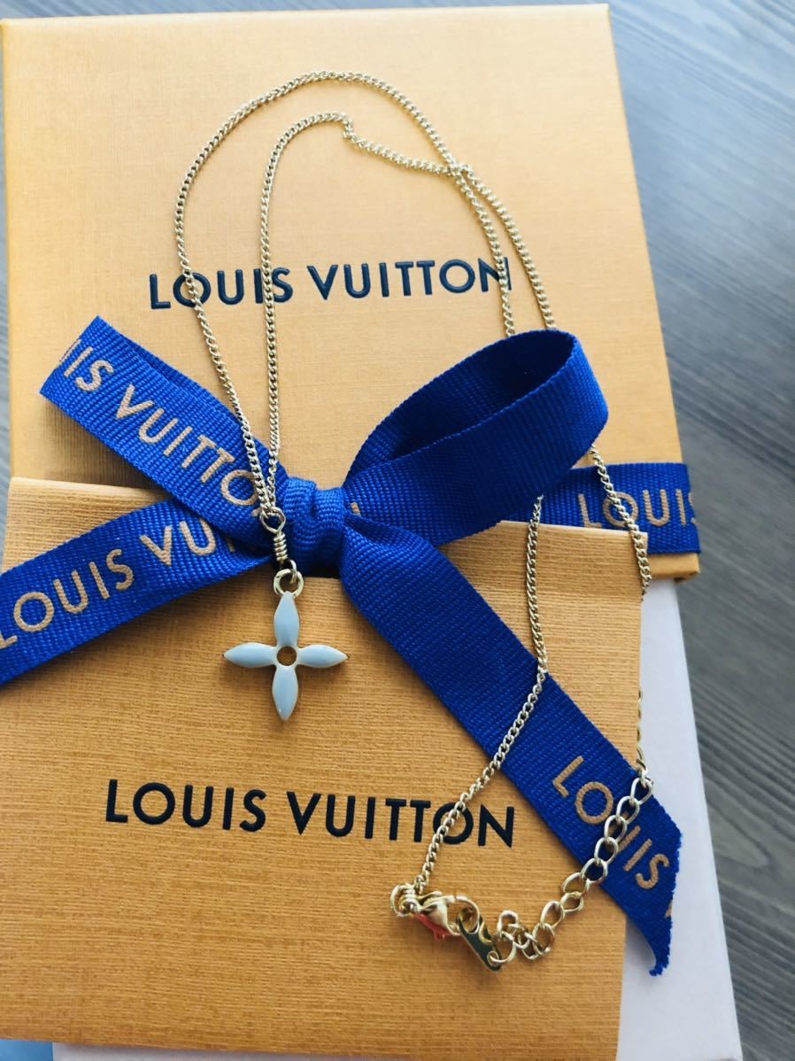 正規品 ルイ・ヴィトンLOUIS VUITTONモノグラムフラワーチャーム