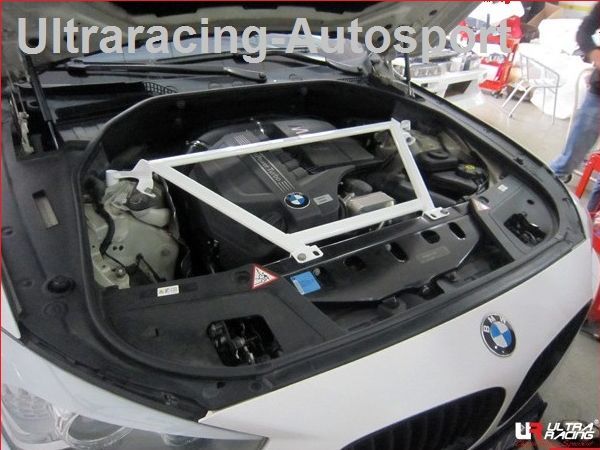 UltraRacing フロントストラットタワーバー　BMW F01 740i_画像1
