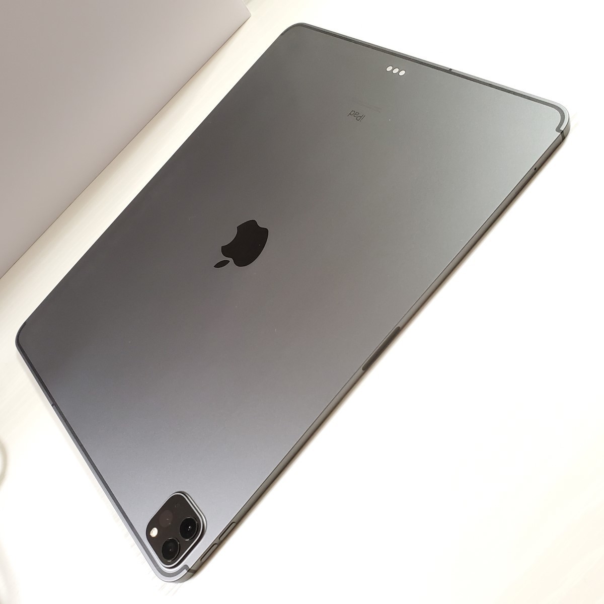 ☆【19941WM】 美品 SIMフリー MXF52J/A iPad Pro 12.9インチ (第4