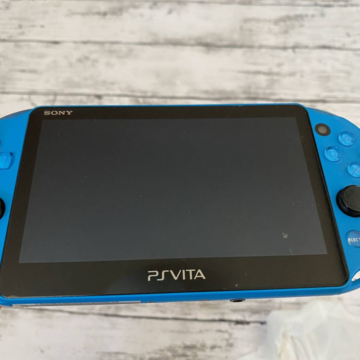 PS Vita 本体 PCH-2000 通電確認済み 海賊無双2 ジャンク扱い-