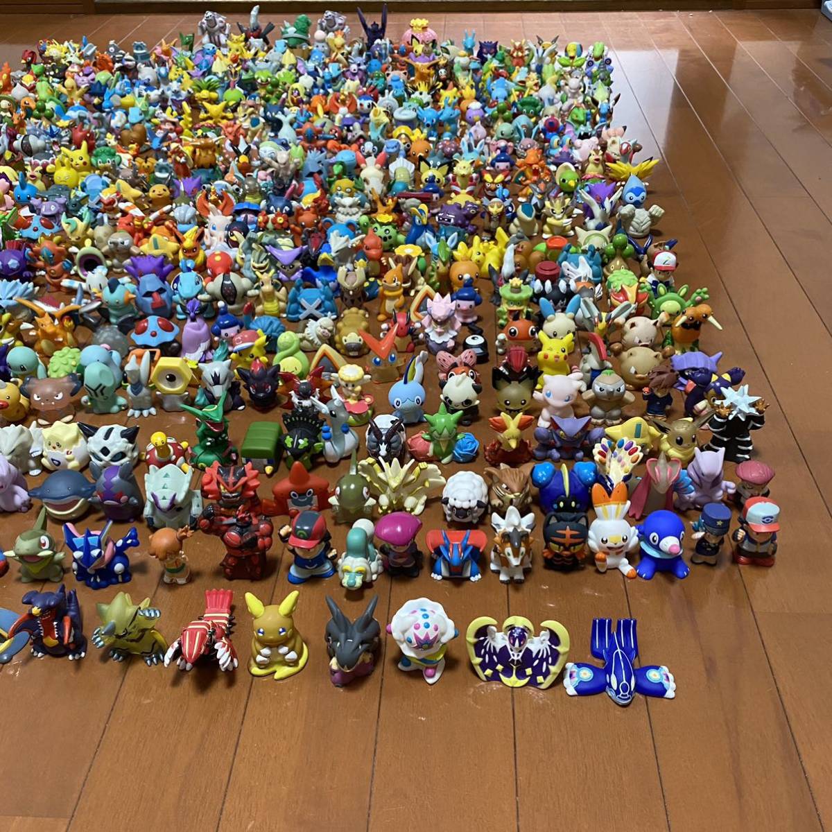 ポケモンキッズ 指人形 ソフビ 約620個 色違い メガシンカ 巨大 ポケモンキッズ 指人形 ソフビ 約620個 色違い メガシンカ 巨大